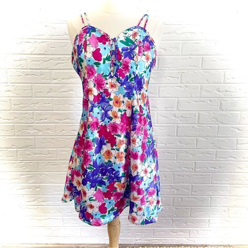 VINTAGE Cinema Etoile Floral Nightgown Size Medium